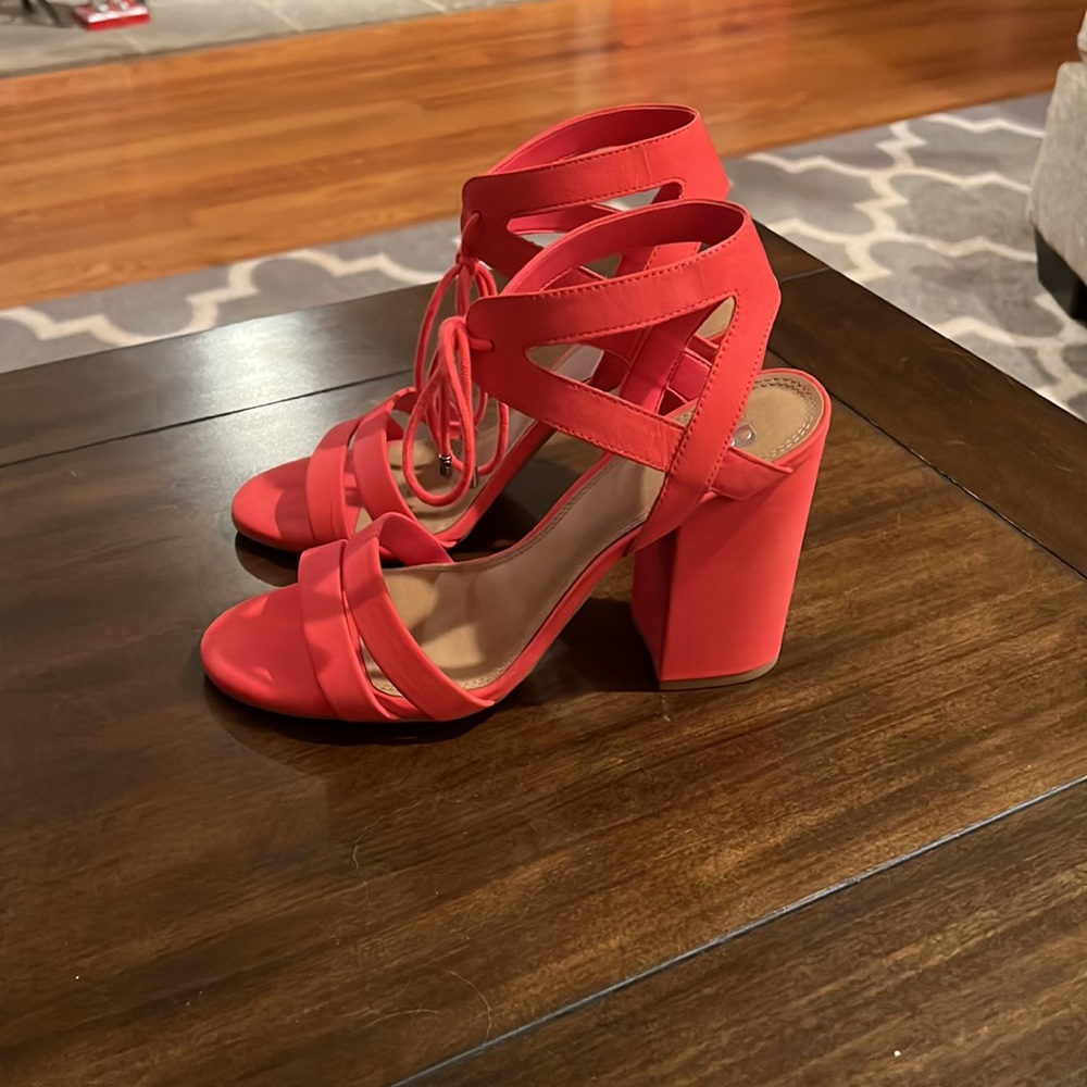 NWOT GB heels, size 9.5, 4 inch heel